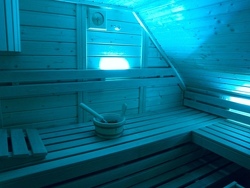 ..mit viel Platz und LED-Beleuchtung